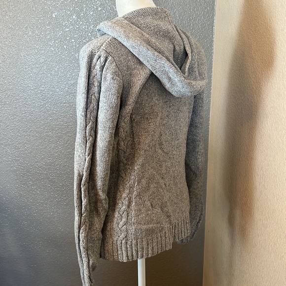 *Vinyard Vines - Size S - grey knit sweater with hood and loop close front - Picture 3 of 5